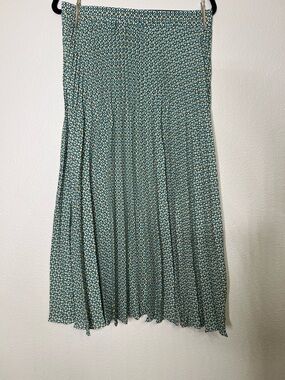 Pleated Geometric Midi Skirt in Green